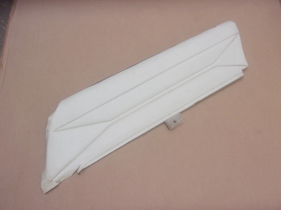 Chrysler New Yorker 1979 5th Ave nuevo MoPar puerta delantera derecha panel de ajuste superior Foto 1 de 4