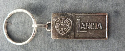 Porte-clés en métal LANCIA, cocessionnaire J.P VILLE 86100 CHATELLERAULT. - Photo 1/3