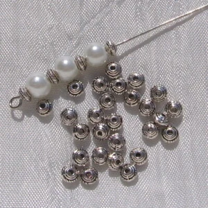 S1 - LOT DE 50 PERLES INTERCALAIRES TOUPIES 5MM x 3MM ARGENTE TROU 1,5MM BIJOUX - Picture 1 of 2