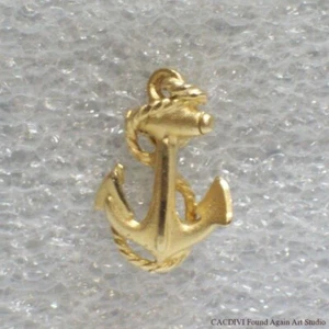 Pin de solapa náutica vintage tono dorado retro clásico para anclaje de barco - Imagen 1 de 12