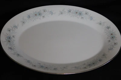 Plato ovalado Noritake Inverness 16" x 11-1/2" flores azules Foto 1 de 4
