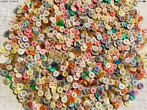 (1) Lb.-2000+ Sm. Vtg. PASTEL BUTTONS~Sewing~Quilting~Jewelry-Button Lovers - Picture 1 of 2