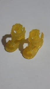 SMALL YELLOW DOLL SHOES for BARBIE KELLY or SIMILAR - Picture 1 of 3