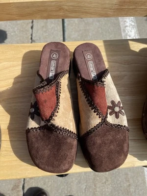 Mulas Y2K Patchwork Smart Fit con bordado floral para mujer Foto 1 de 4