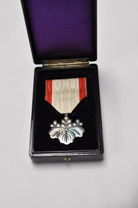 Japanese WWII Order of the Rising Sun 8th Class Award with Original Box - Picture 1 of 7