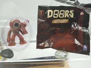 Doors Blind Mystery Figures Série 1 Rush Brown Teeth Monster Figurine Roblox - Photo 1/23