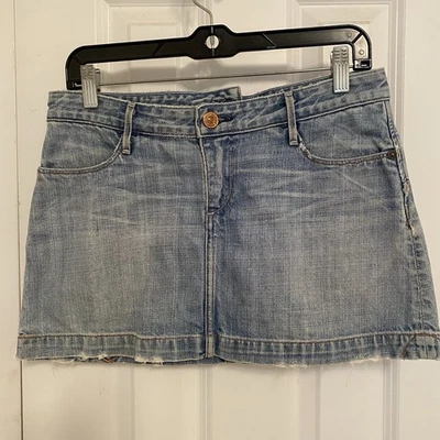 Mini-saia jeans Earnest Sewn Fader no tamanho 28 - Imagem 1 de 4