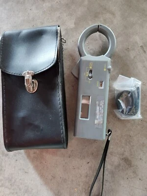 PINZA AMPERIMÉTRICA DIGITAL RCC-300 1000A 750V 2K CON CABLES DE PRUEBA, ESTUCHE, MANUAL Foto 1 de 4