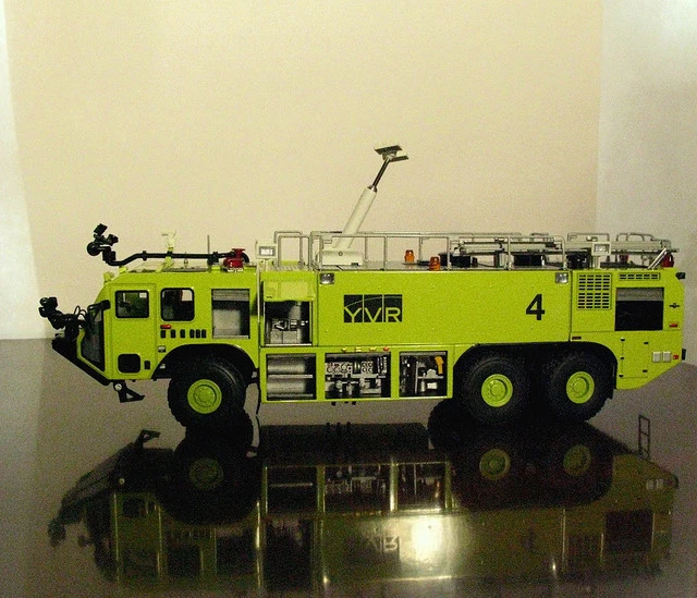  1/50 METAL CAMION POMPIERS OSHKOSH Striker 3000 AEROPORT VANCOUVER!! - Photo 1/1