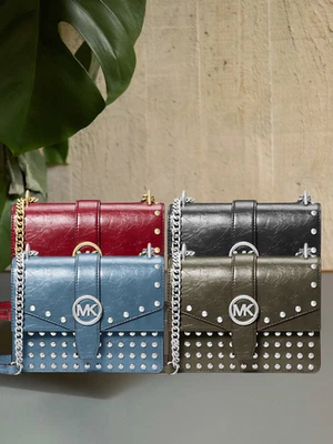 Bolso Bandolera Michael Kors Greenwich Tachonado Mujer Pequeño Envejecido con Solapa al Hombro Foto 1 de 4