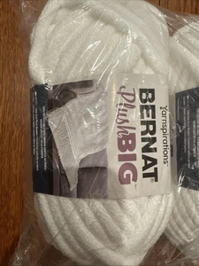 Yarnspirations Bernat Plüsch Big Yarn Super Bulky Blush True White 8,8 Oz. - Bild 1 von 3