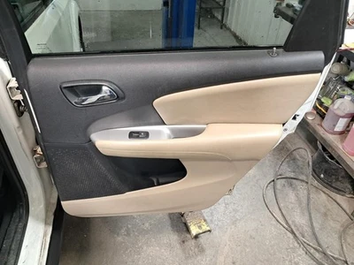 2014 Dodge Journey Used Right Rear Door Trim Panel Tan 422982 Foto 1 de 4