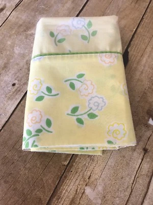 Funda de Almohada Vintage Wamsutta Ultracal Amarilla Retro Mod Floral Foto 1 de 4