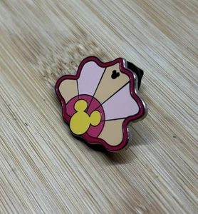 Disney Hidden Mickey Pin Trading Pink Clam Shell Beach Club Pin 2010 - Picture 1 of 9
