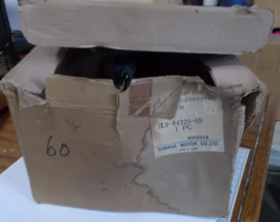 Nuevo de Lote Antiguo 1977-79 Yamaha XS400 XS360 Stanley Luz Cabeza Lámpara haz 1L9-84320-60 (ST/RM) Foto 1 de 4