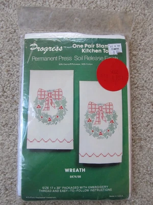 Progress Tobin - 1 双冲压十字绣厨房毛巾套件-圣诞节花圈 — 第 1/4 张图片