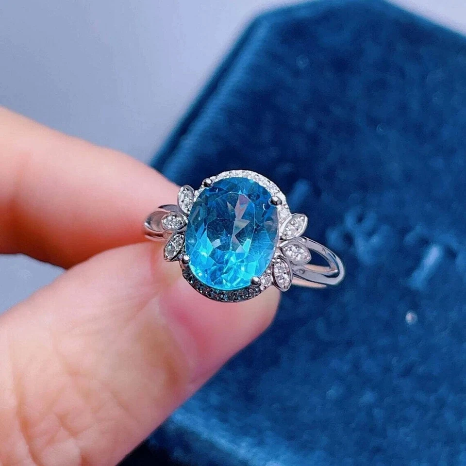 Anillo de compromiso con halo de diamantes y aguamarina de corte ovalado de 3 quilates acabado en oro blanco de 14 k Foto 1 de 4