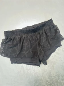 Pantalones cortos negros Lululemon para mujer talla 10. Con 2 bolsillos - Imagen 1 de 10