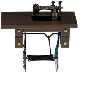 Máquina de coser miniatura para casa de muñecas escala 1:12 sobre soporte de nogal #CLA07782 - Imagen 1 de 1