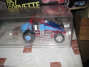 Pro Built Light Blue/Red Sprint Car in Plastic Case in 1/24 scale - Picture 1 of 2