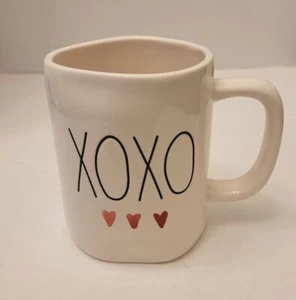 Taza Rae Dunn XOXO Marfil Corazones San Valentín Amor Colección Artesanal - Imagen 1 de 5