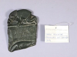 Inuit Canada Native Canadian Soapstone Carving Man Seal SIGNED Annie Takatak - Bild 1 von 4