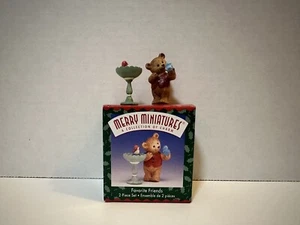 Juego de estatuillas vintage 1999 Hallmark Merry Miniatures Favorite Friends Bear Birds - Imagen 1 de 2