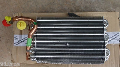 PIEZA EVAPORADOR PORSCHE 911 1984 - 86 & 1987 a 89 Nº 91157392901 necesita reparación  Foto 1 de 4
