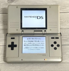 Nintendo DS Silber Konsole GETESTET Funktioniert Original Japan Nur Japanisch - Bild 1 von 4