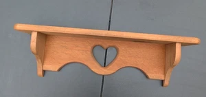 Vintage Holzregal mit Herzausschnitt hängende Wandhalterung Platte Kerbe 23,5" - Bild 1 von 7
