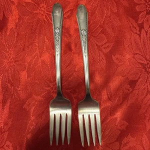 Vintage 1941 Wm Rogers & Son IS Set Of 2 Gardenia Pattern 6 1/2” Fork - Picture 1 of 7