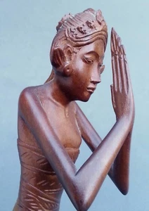 Vintage Bali finely carved hard wood statue of Hindu Goddess 7.25 inches - Picture 1 of 10