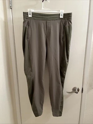 Columbia Women’s L Hiking Outdoors Pull On  Stretchy Side Panels, Tapered Leg - Image 1 of 4