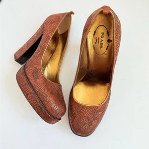 Prada decolte vintage pelle marrone ricamate floreali tacco grosso EU 38,5 - Foto 1 di 9