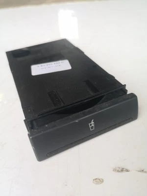 Portavasos delantero negro genuino Audi A6 C5 Allroad Foto 1 de 3