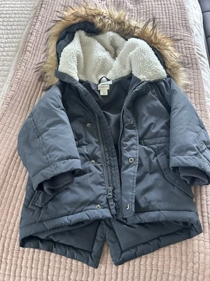 Abrigo de invierno Crewcuts con capucha de piel sintética, niños talla 2 Foto 1 de 3