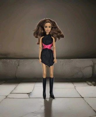 Boneca Barbie cabelo morena latina ~ Reparador articulado articulado Restyle carvalho C161 - Imagem 1 de 4