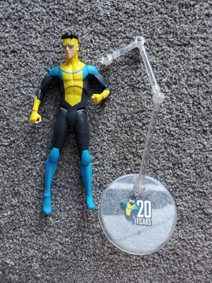 Figura de acción Diamond Select Invincible: Serie 1 Invincible Mark Grayson 7" Foto 1 de 4