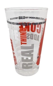 Coca-Cola agrega vidrio acampanado Life Can't Beat The Real Thing años 70 - Imagen 1 de 5