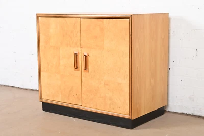 Armário de barra de madeira estilo Burl Milo Baughman por Henredon - Imagem 1 de 4