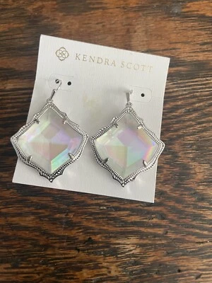 Pendientes dicroicos Kendra Scott Kirsten tono plata. Venta al por menor $75 Foto 1 de 3