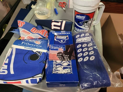 7pc lot New York Giants collectibles lot Socks,Pillowcase,Coozie,freezer mug Cover