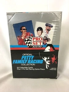 OFFIZIELLE PETTY FAMILY RACING SAMMLUNG BOX MIT 50 KARTEN 1991 PRO SET  - Bild 1 von 4