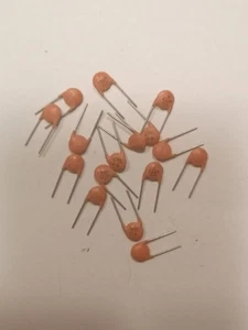 16 Stück Keramik Kondensator 50V 2,2nF braun - Bild 1 von 1