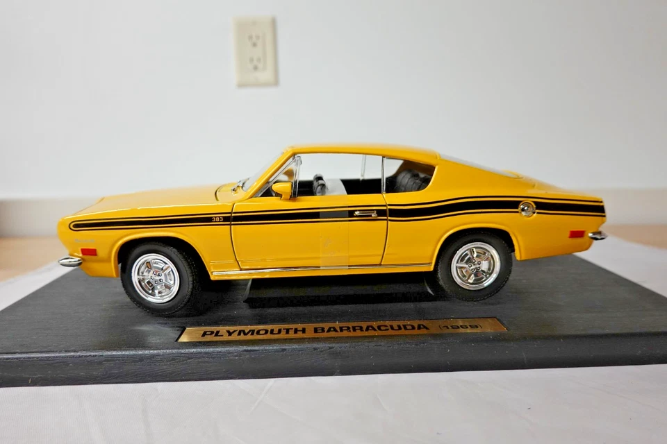 Yat Ming 92178 1969 Green Yellow Barracuda  Road Legends  1:18 Scale - Image 1 of 4