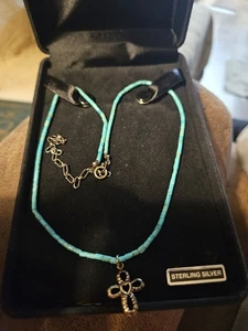Sterling Silber Kreuz an Türkis Perlenkette in Box. - Bild 1 von 10
