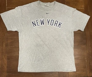 Vintage Men’s Nike Size L New York Yankees Grey Short Sleeve T Shirt MLB Center - Picture 1 of 4