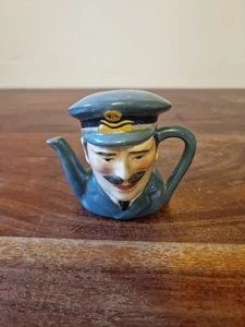 Tetera miniatura ARTONE - Oficial de la RAF pintada a mano rara  - Imagen 1 de 7