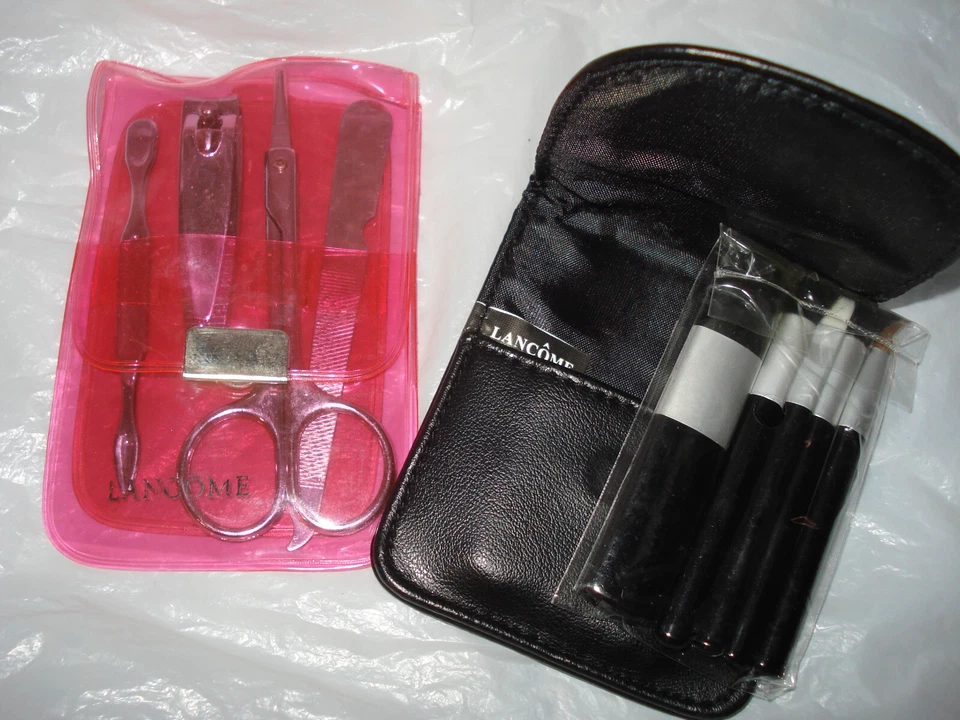 Juego de uñas de manicura de viaje LANCOME y pinceles pequeños Foto 1 de 1