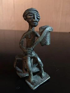 Antica statua africana in bronzo Mangbetu guerriero, arte tribale, XIX secolo RARA - Foto 1 di 12